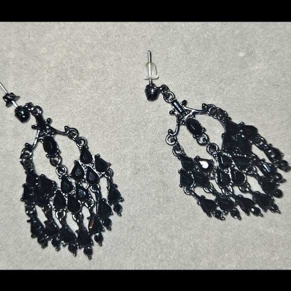 🌸Vintage Black & Gunmetal Beaded Chandelier Earrings - Picture 2 of 3